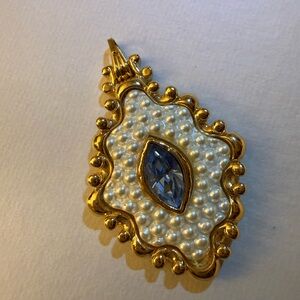 Vintage Avon Gold-Tone Pendant Pearl-Effect Field Blue Marquise Rhinestone